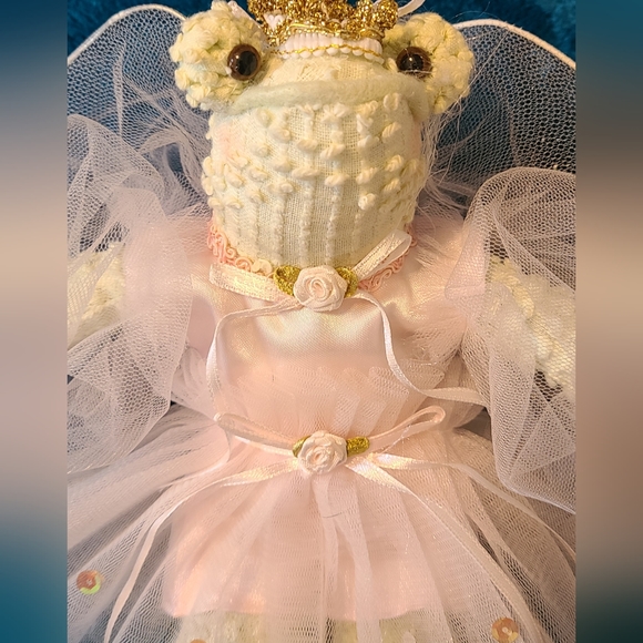 15" Ganz Green Plush Frog Doll - Picture 4 of 10